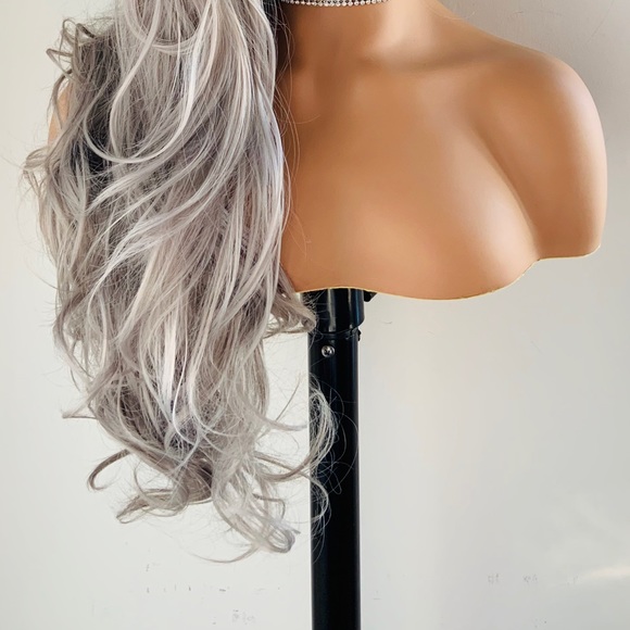 Beautiful Ombre Grey 13x2.5 Lace Front Wig for Daily Wear, Photos or Events - Picture 13 of 16